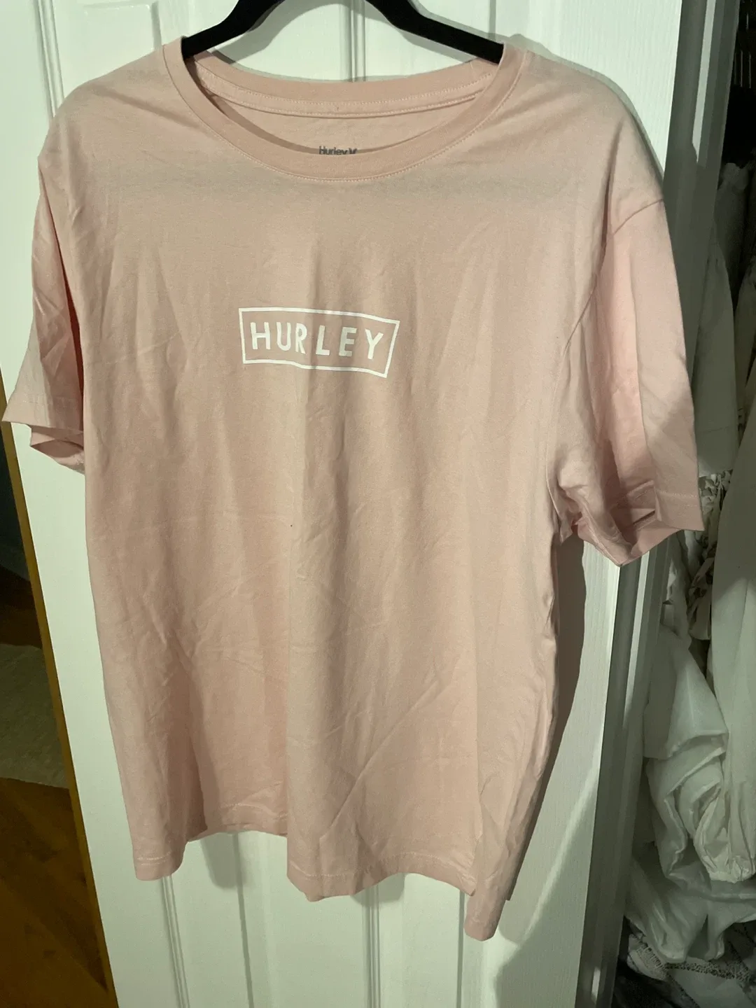 🥕Hurley T-Shirt - Pink, Large 🥕🥕