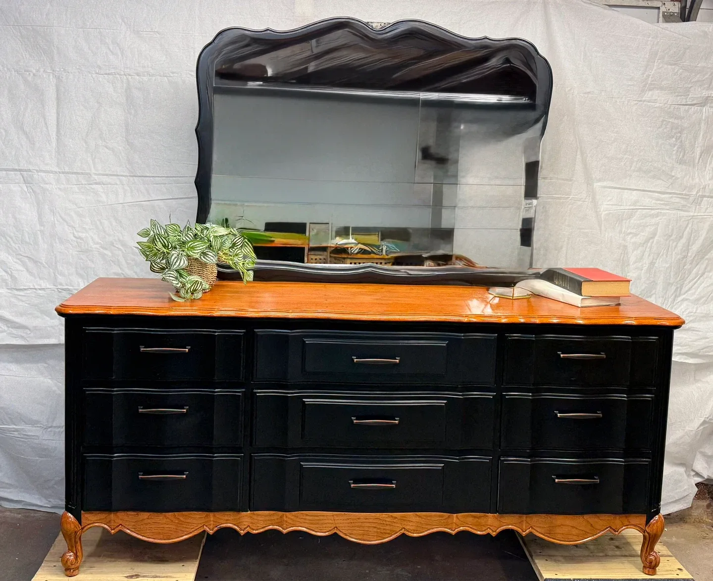 Thomasville Bedroom set image indicator(2)