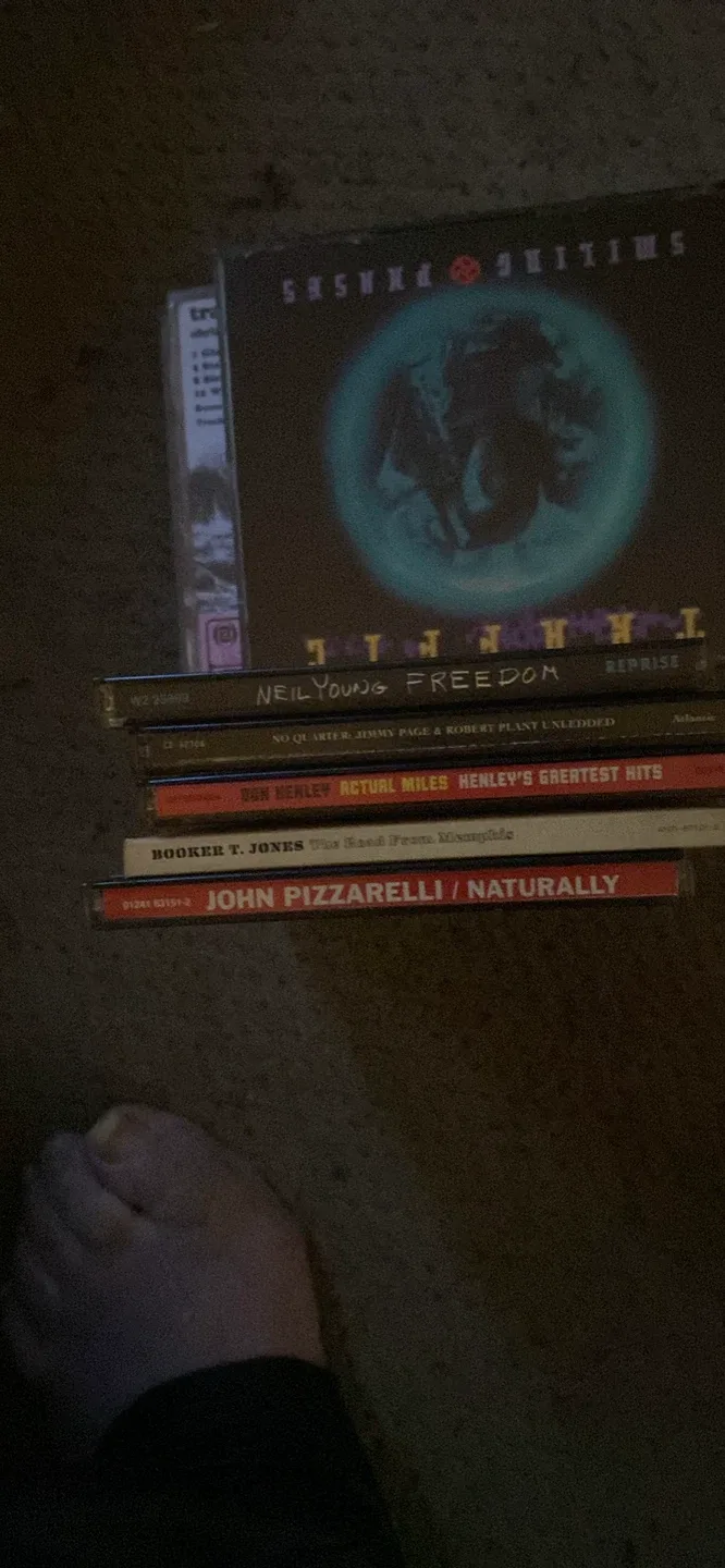 Mixed Lot of Music CDs image indicator(2)