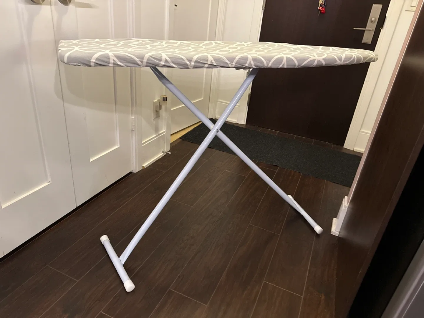 Ironing Board - Grey & White Pattern image indicator(2)