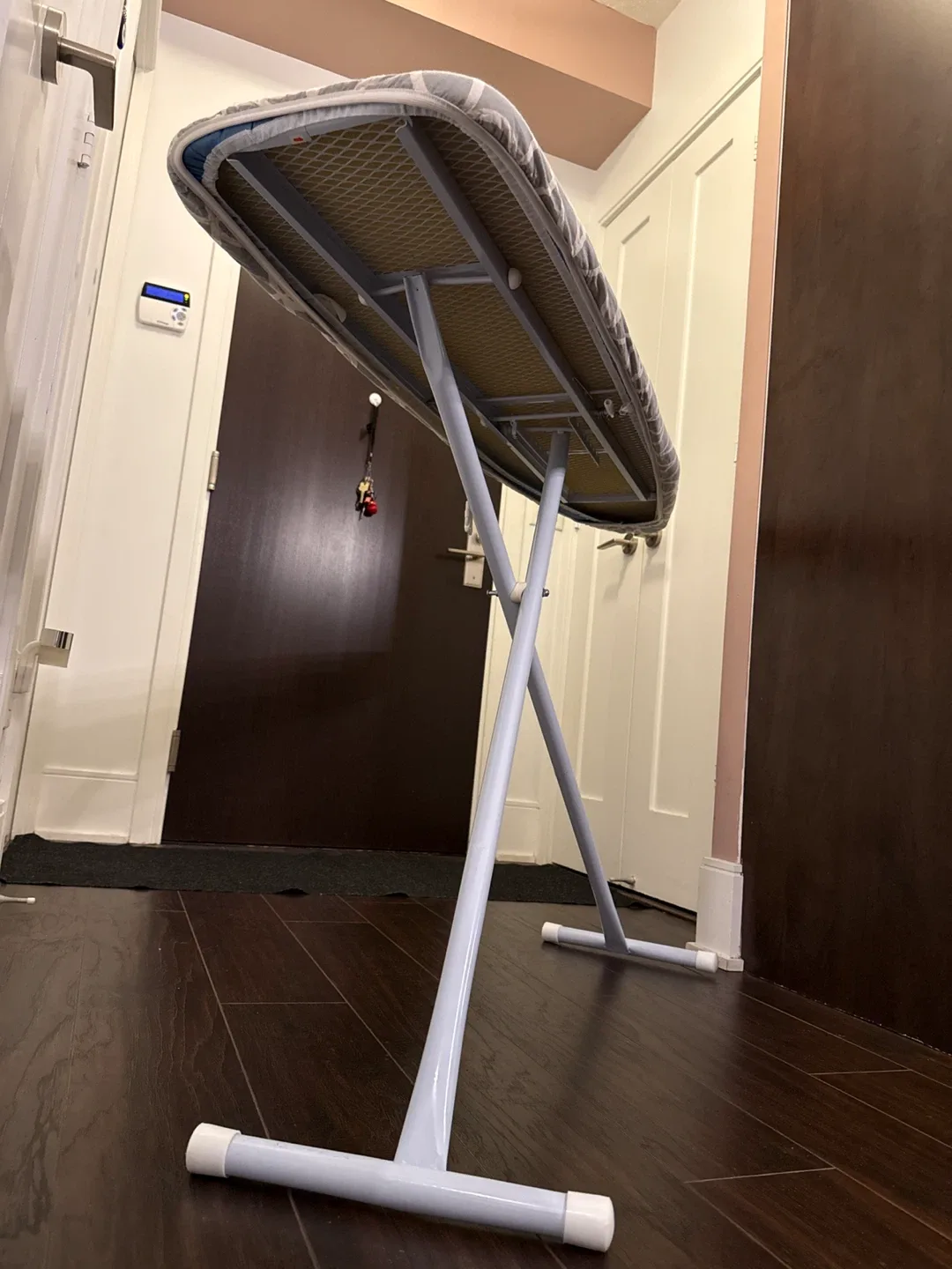 Ironing Board - Grey & White Pattern image indicator(4)