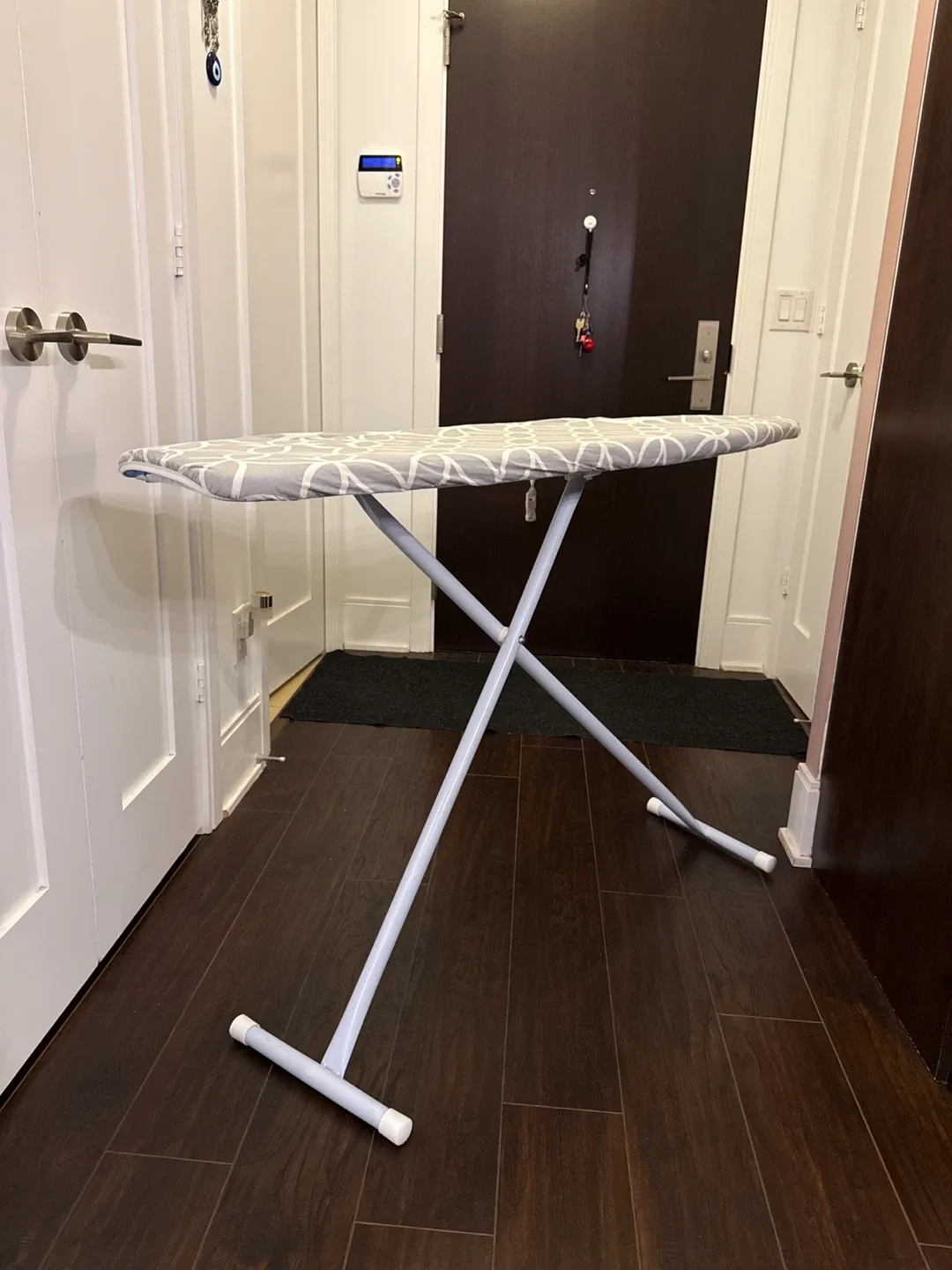 Ironing Board - Grey & White Pattern image indicator(3)