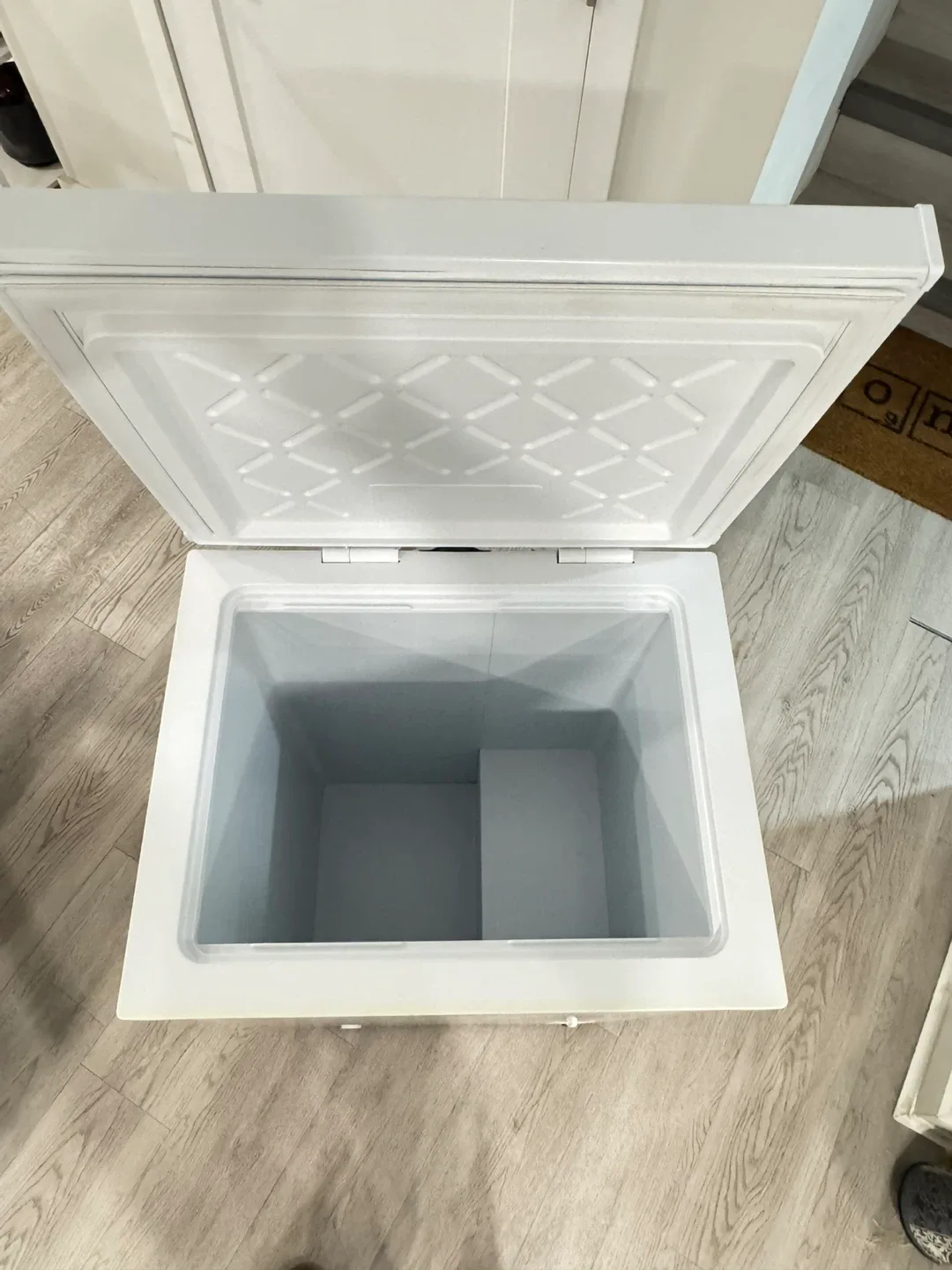 Master Chef Chest Freezer - White image indicator(4)
