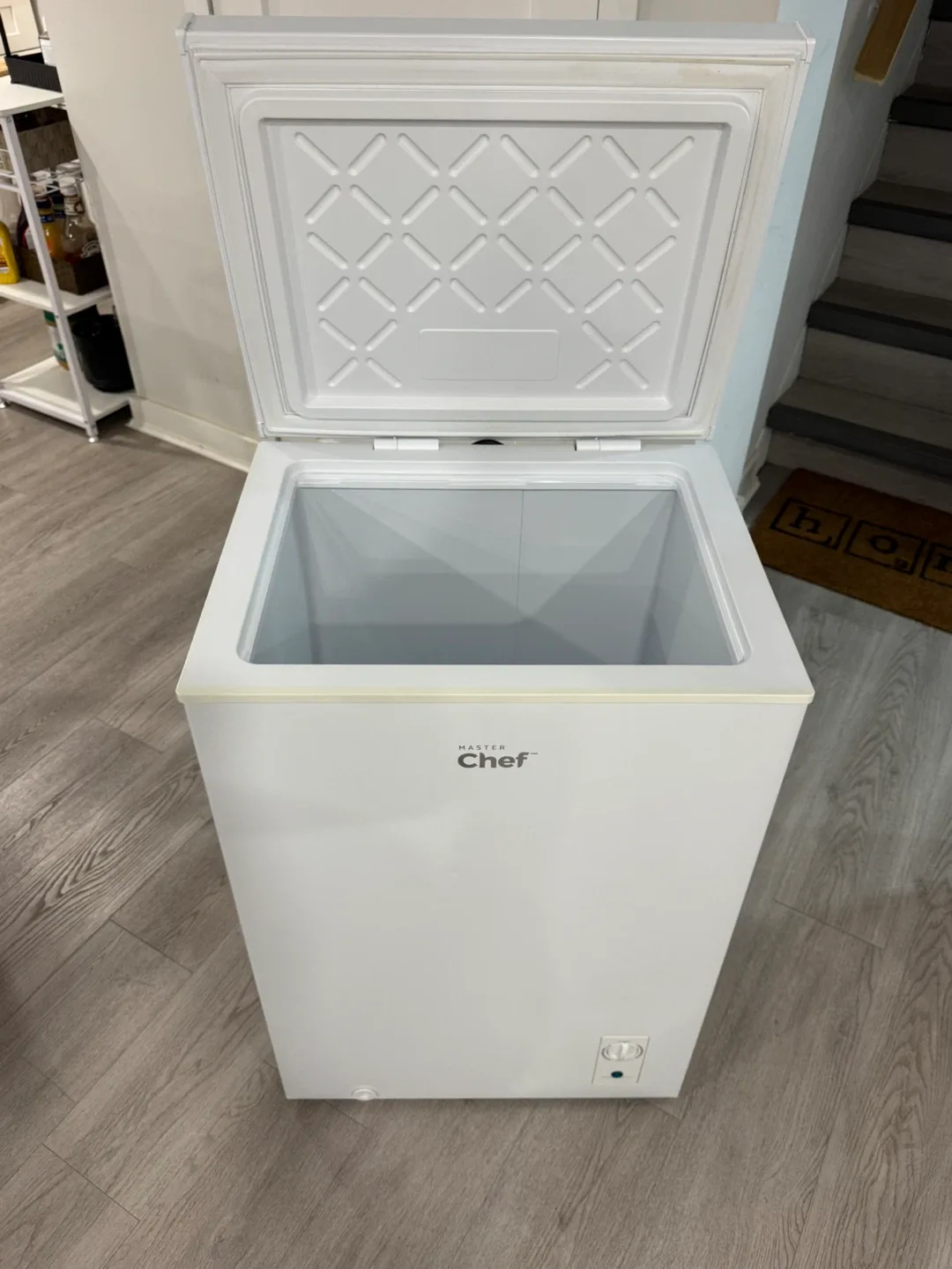 Master Chef Chest Freezer - White image indicator(2)