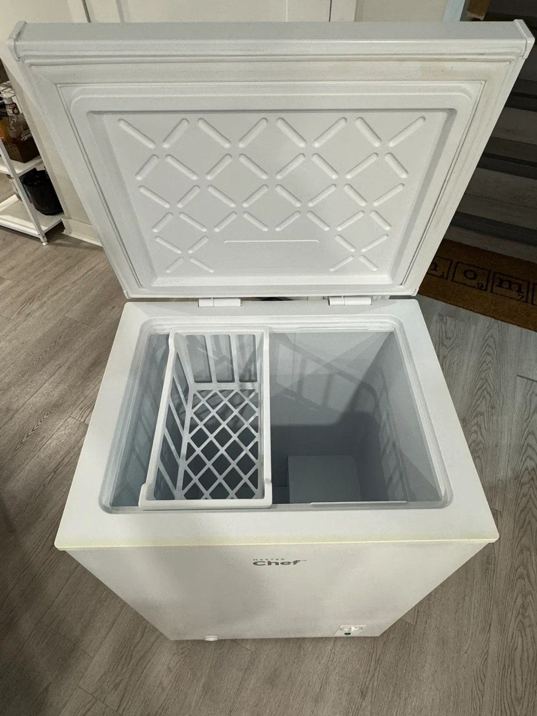 Master Chef Chest Freezer - White image indicator(6)