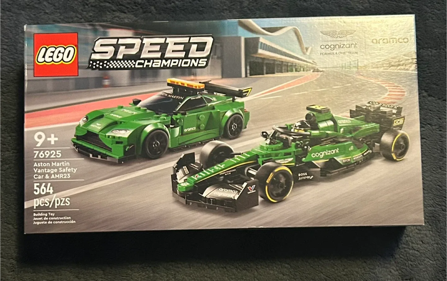 Lego Speed Champions Aston Martin Vantage Safety Car & AMR23 thumbnail
