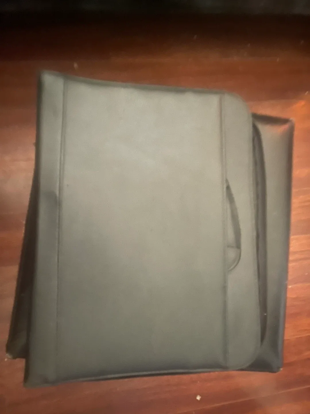 Leather Portfolio image indicator(2)