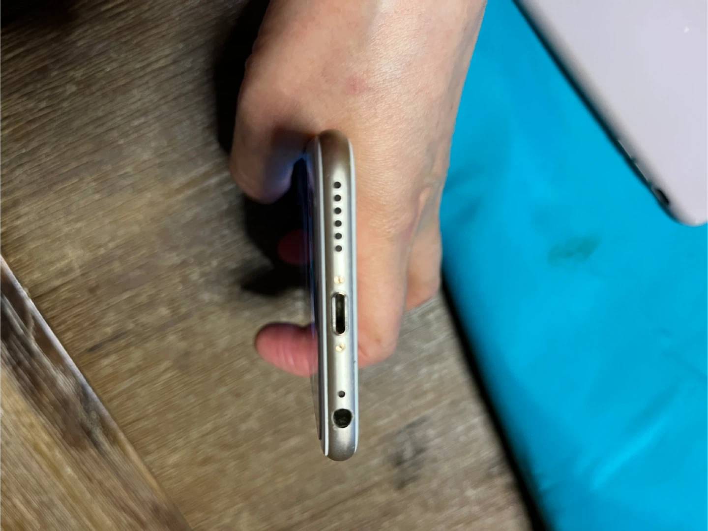 iPhone 6s Gold 64Gb Unlocked - photo 2
