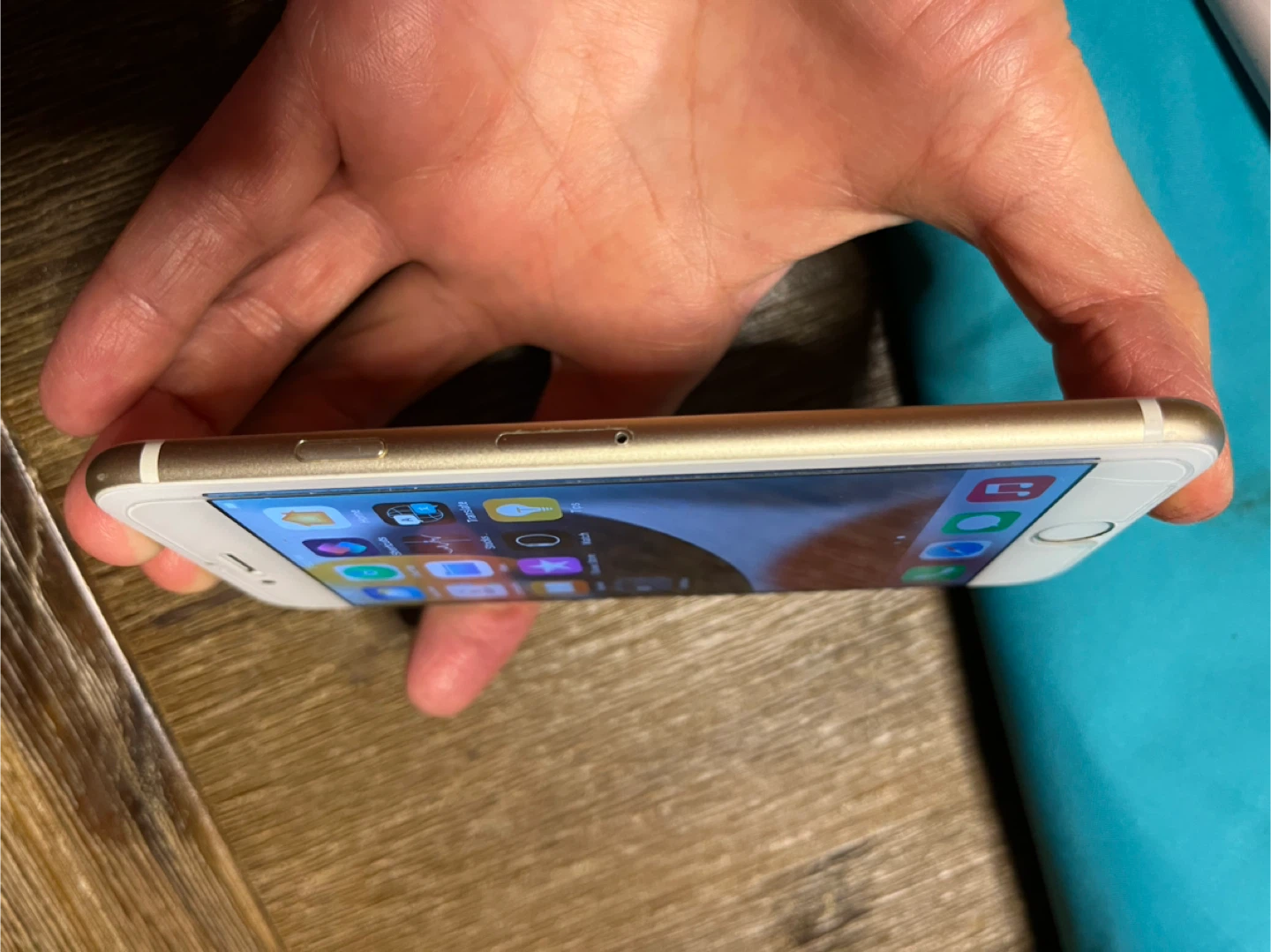 iPhone 6s Gold 64Gb Unlocked - photo 3