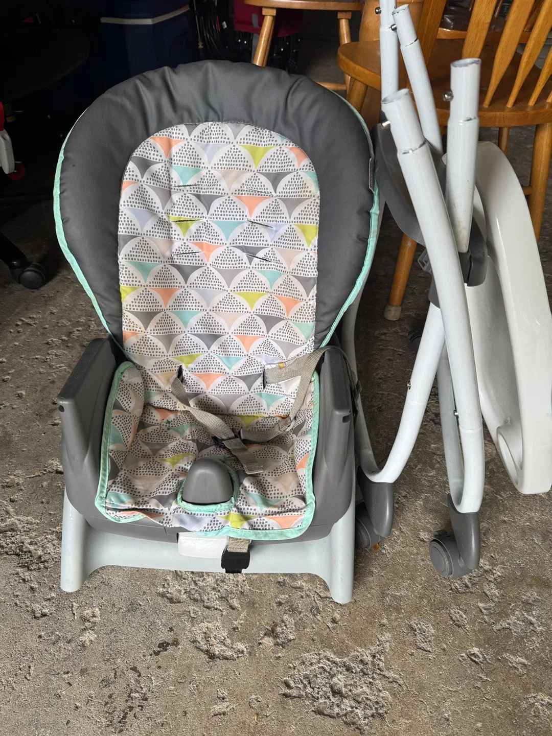 Foldable High Chair - Great Condition!