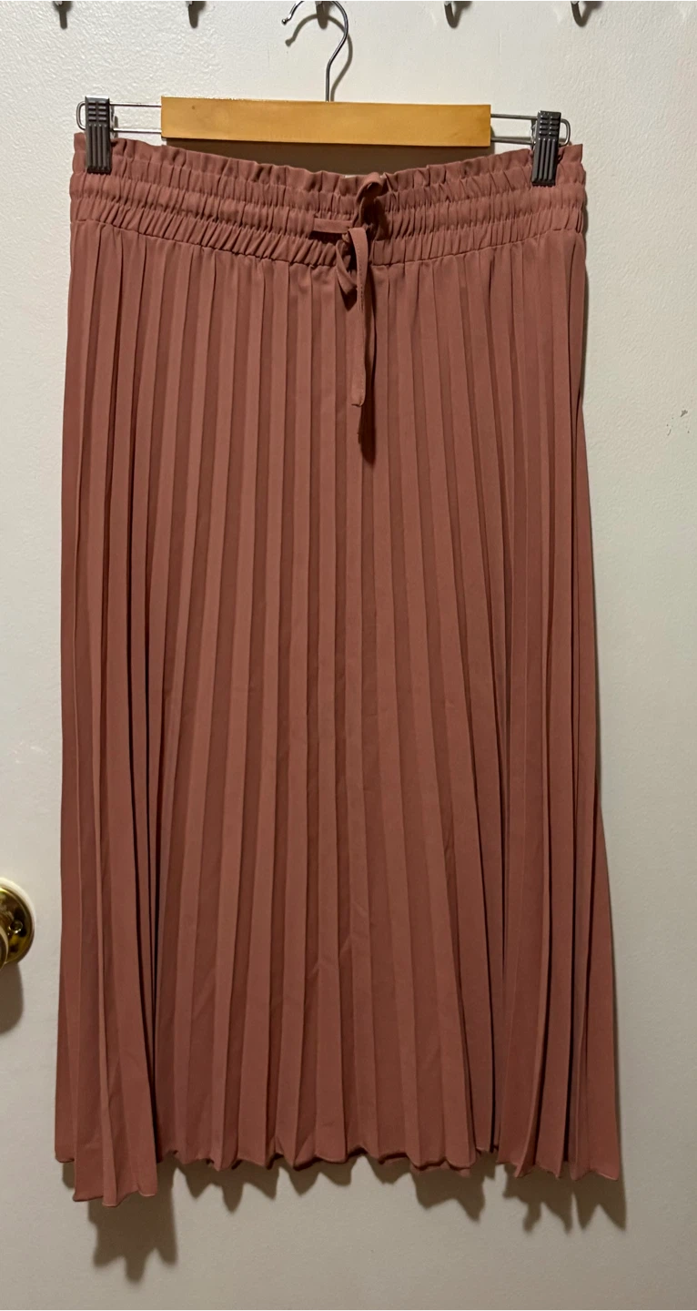 Emery Rose Pleated Skirt - Size L