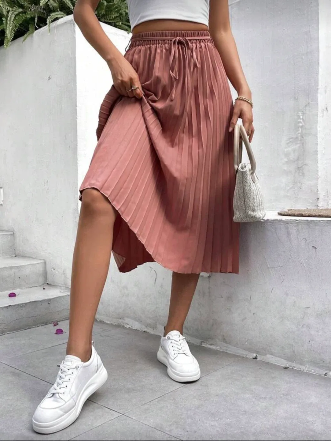 Emery Rose Pleated Skirt - Size L image indicator(4)