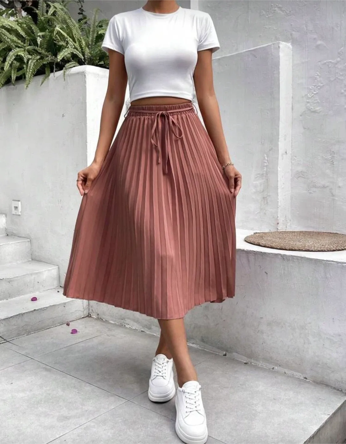 Emery Rose Pleated Skirt - Size L image indicator(3)