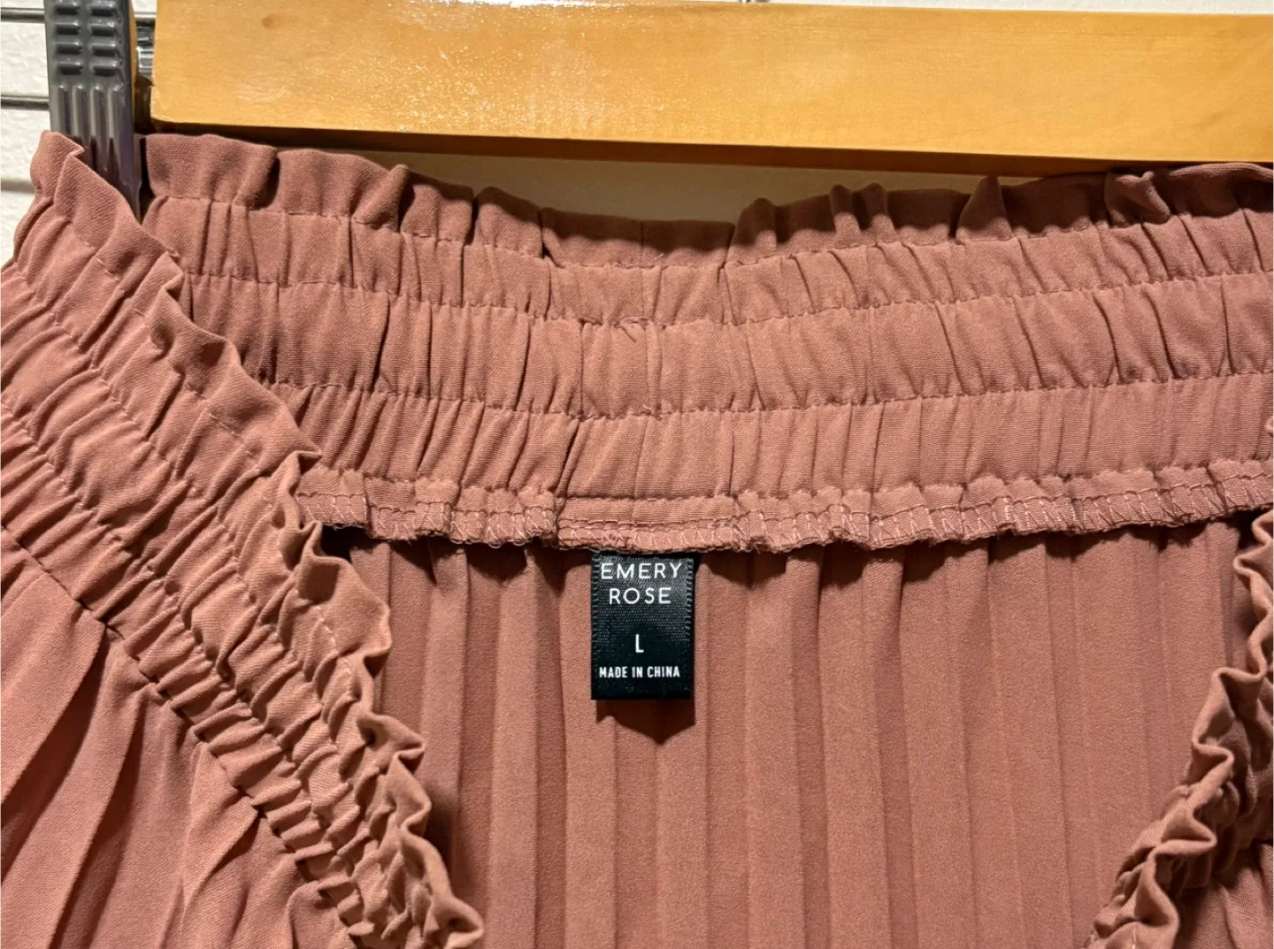 Emery Rose Pleated Skirt - Size L image indicator(2)