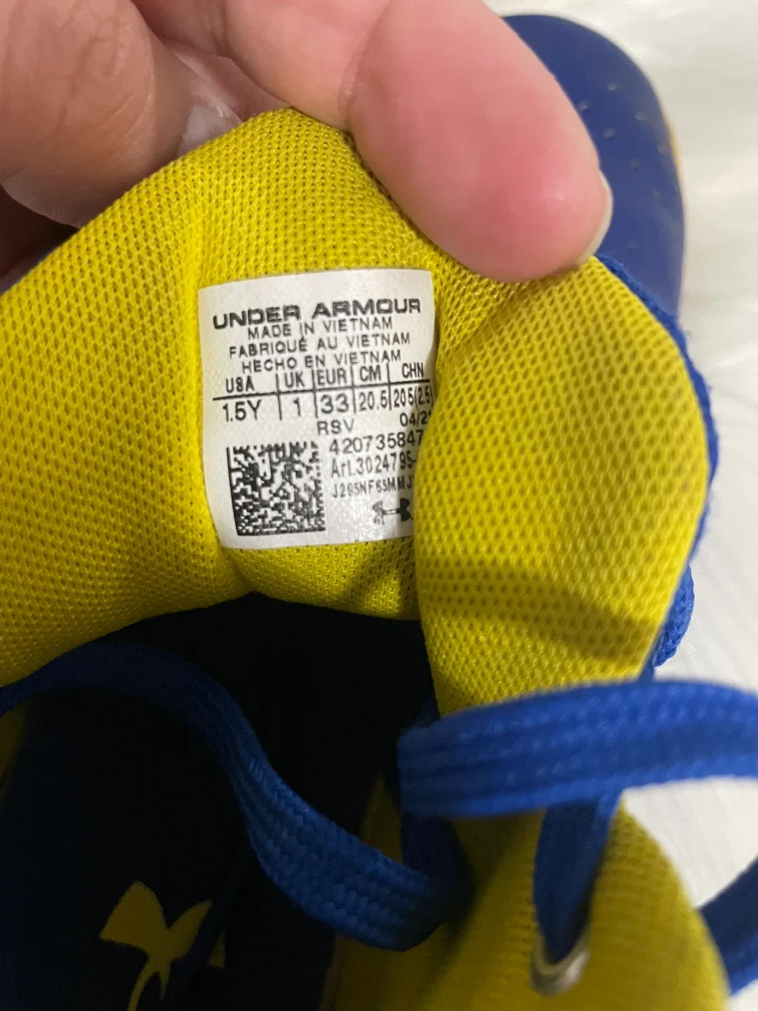 Under Armour Kids' Basketball Shoes - Size 1.5Y image indicator(4)