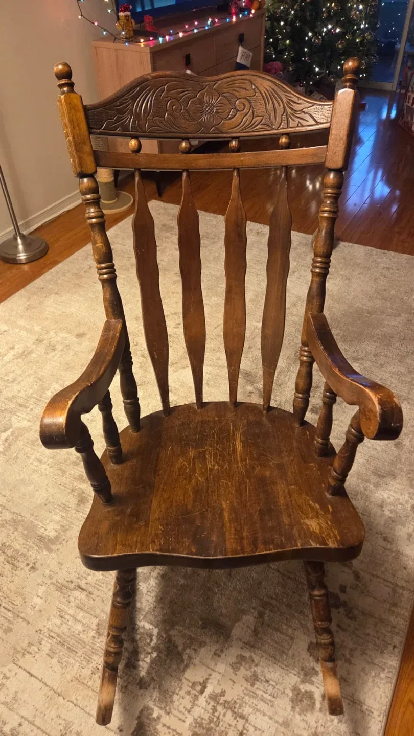 Vintage  solid Wooden Rocking Chair image indicator(2)