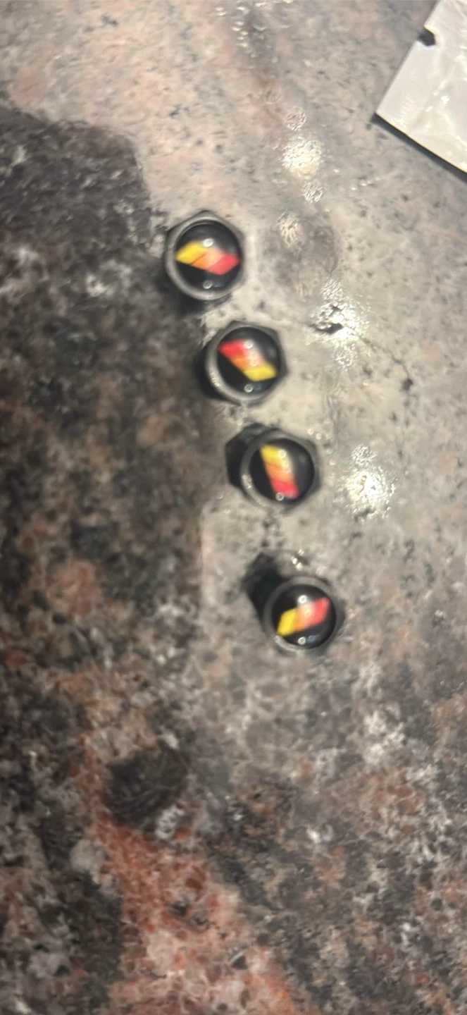 4x Tire Valve Stem Caps - Canada Flag