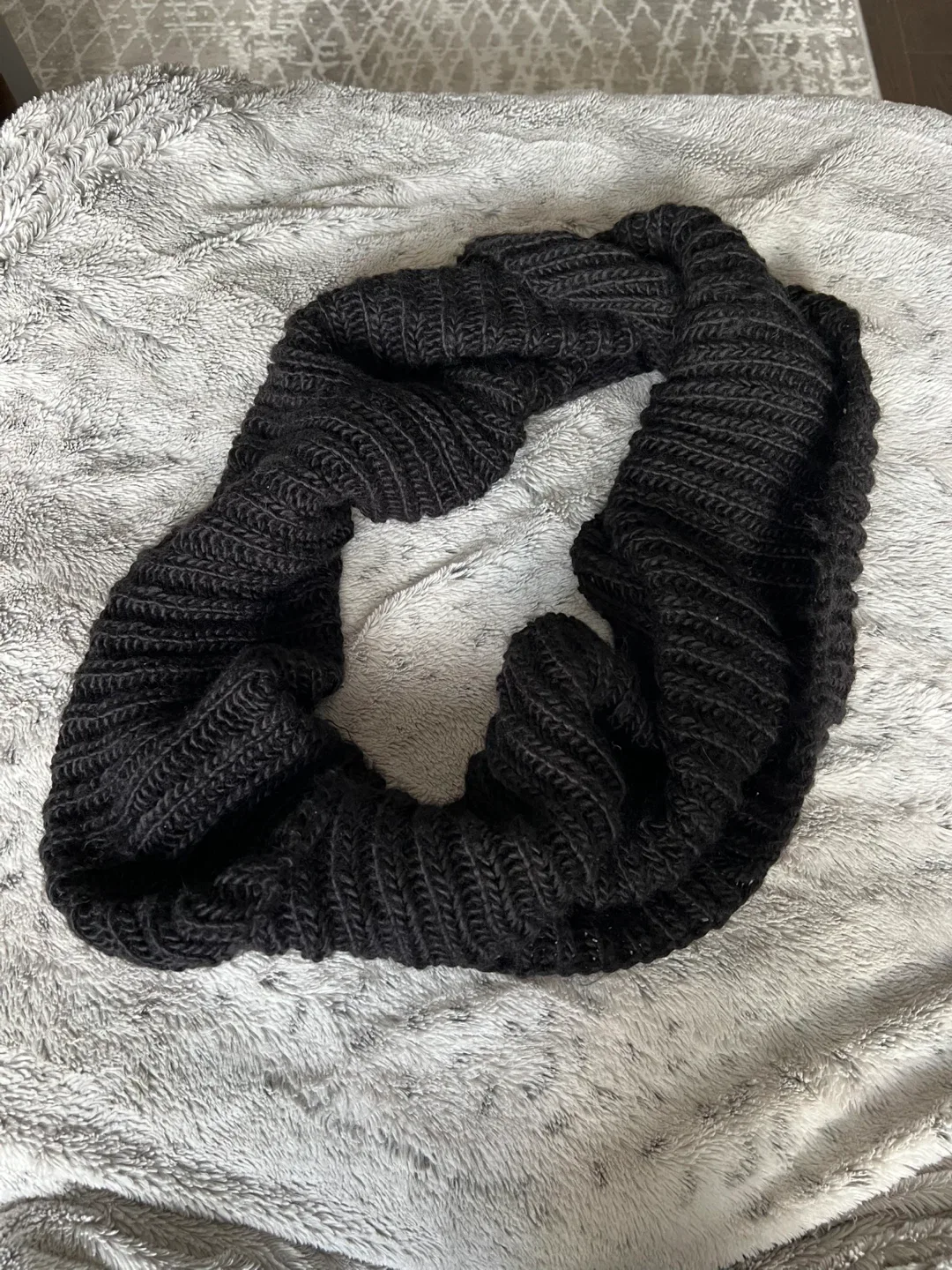 Men’s H&M Black Knit Infinity Scarf - One Size image indicator(3)