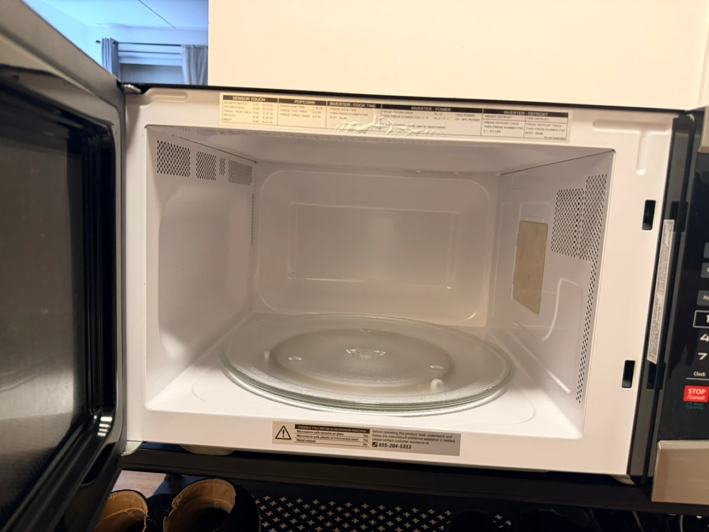Microwave- Toshiba 1.6 cu ft Microwave Oven ML-EM45PIT(SS) - photo 3