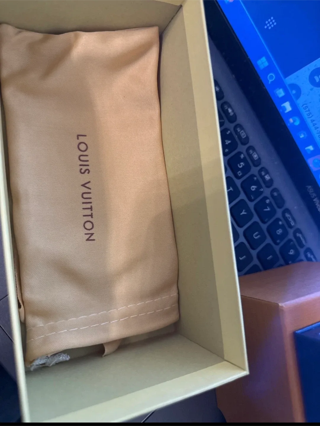 Louis Vuitton Sunglasses - Black image indicator(4)