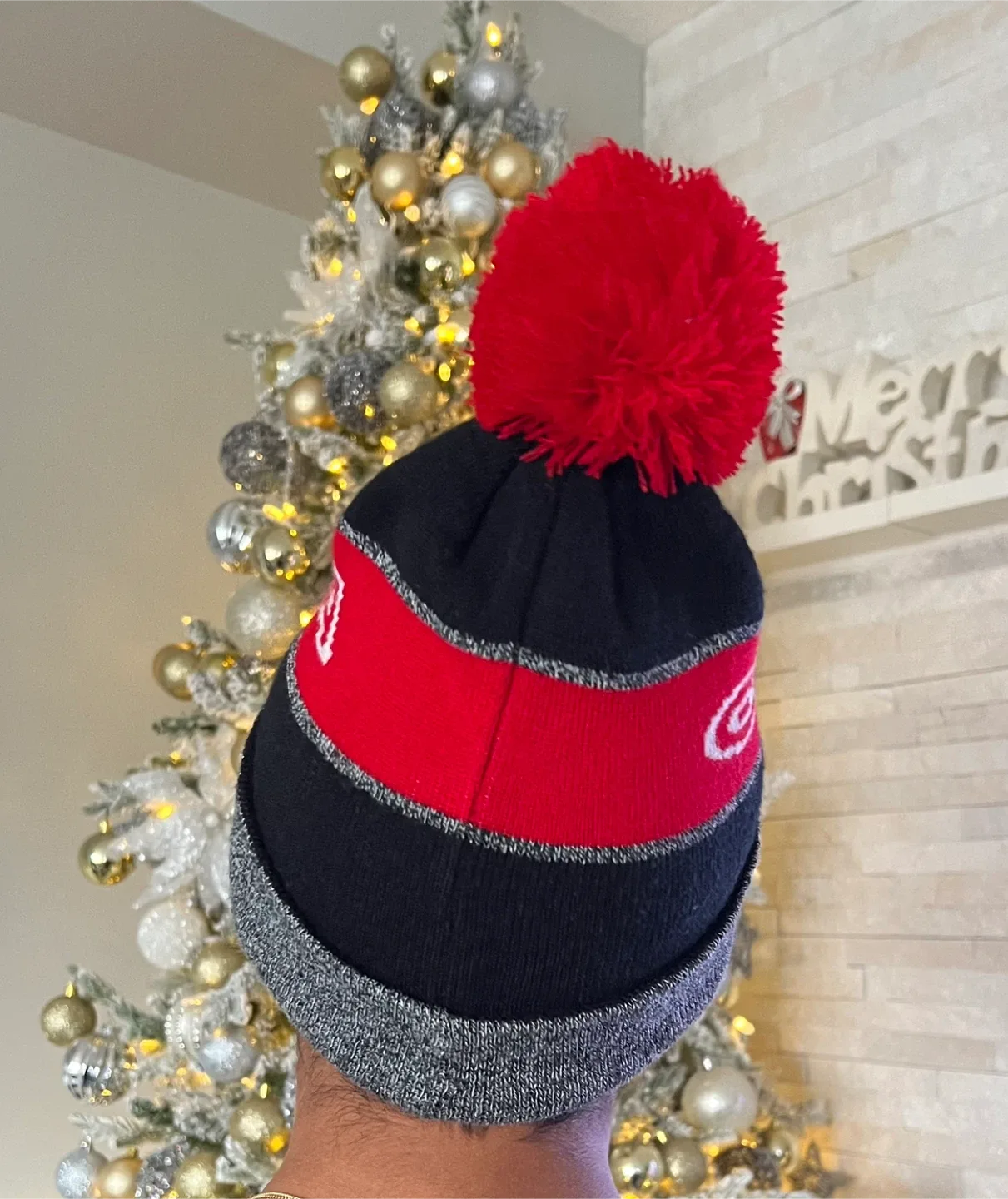 CANADA Toque - Red, Black, Grey image indicator(4)