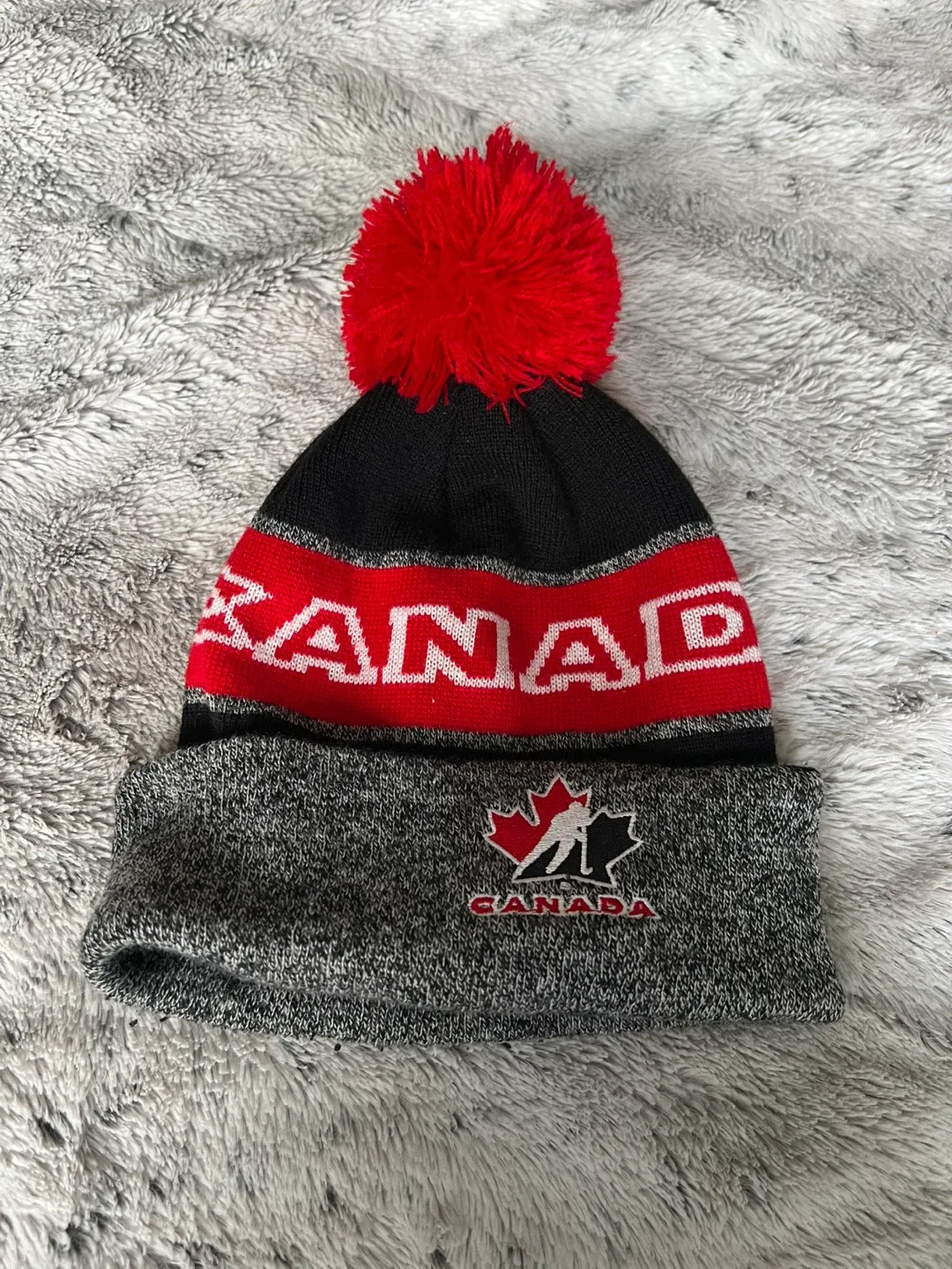 CANADA Toque - Red, Black, Grey image indicator(2)