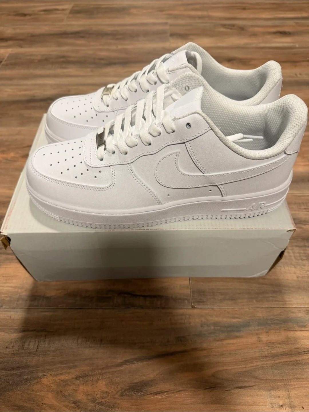 New Nike Air Force 1 '07 White image indicator(2)