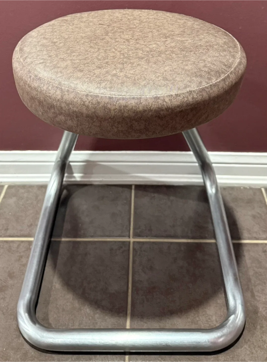 Round Stool with Silver Frame image indicator(2)