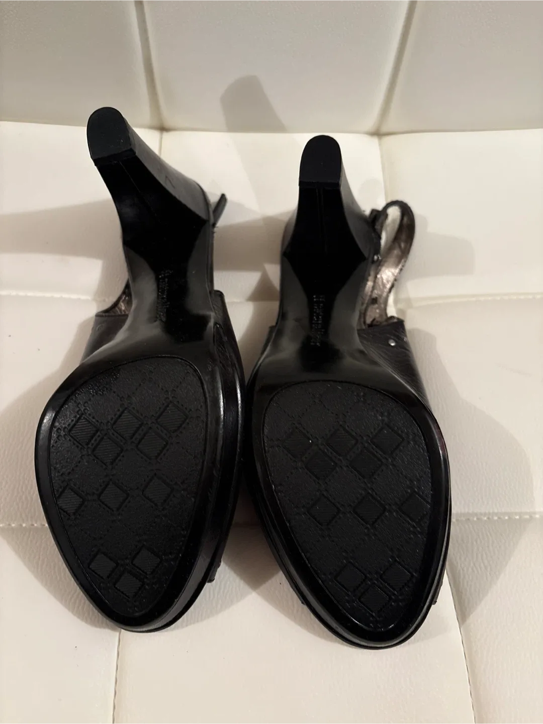 Naturalizer Black Leather upper Heels, Size 8.5 image indicator(3)