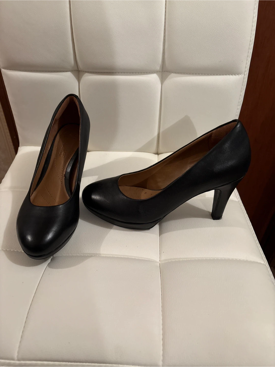 Clarks Black Leather Heels - photo 2