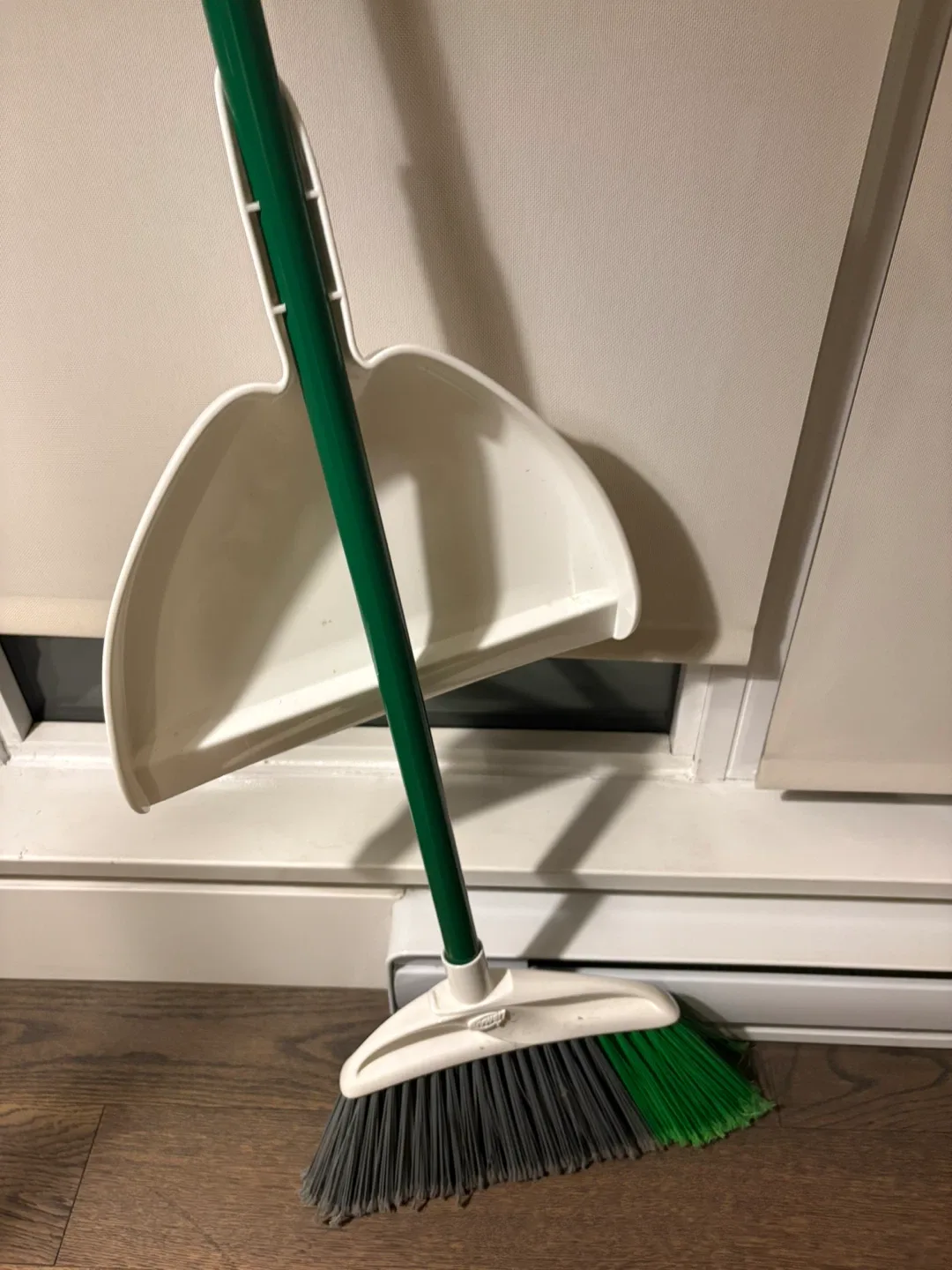Libman Broom and Dustpan Set image indicator(2)