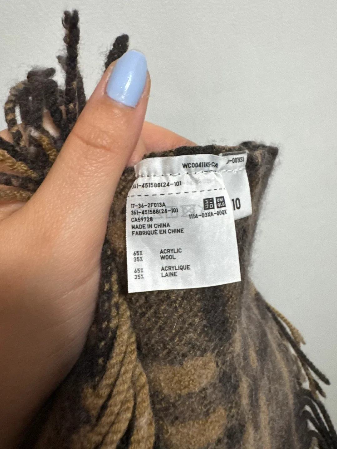 Uniqlo Brown Plaid Wool Blend Scarf image indicator(3)