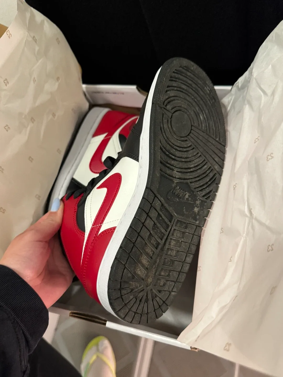 Jordan 1 Mid - Size 7 Women's image indicator(2)