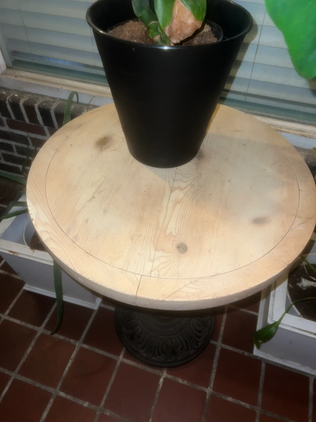 Round Wooden Table with Black Metal Base - photo 3