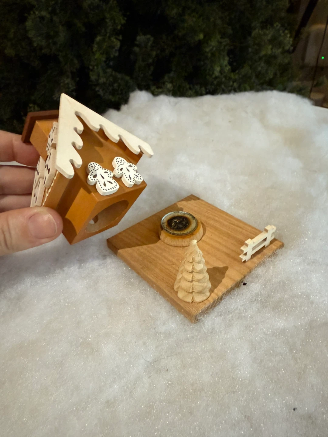 Tiny gingerbread house incense burner - photo 2