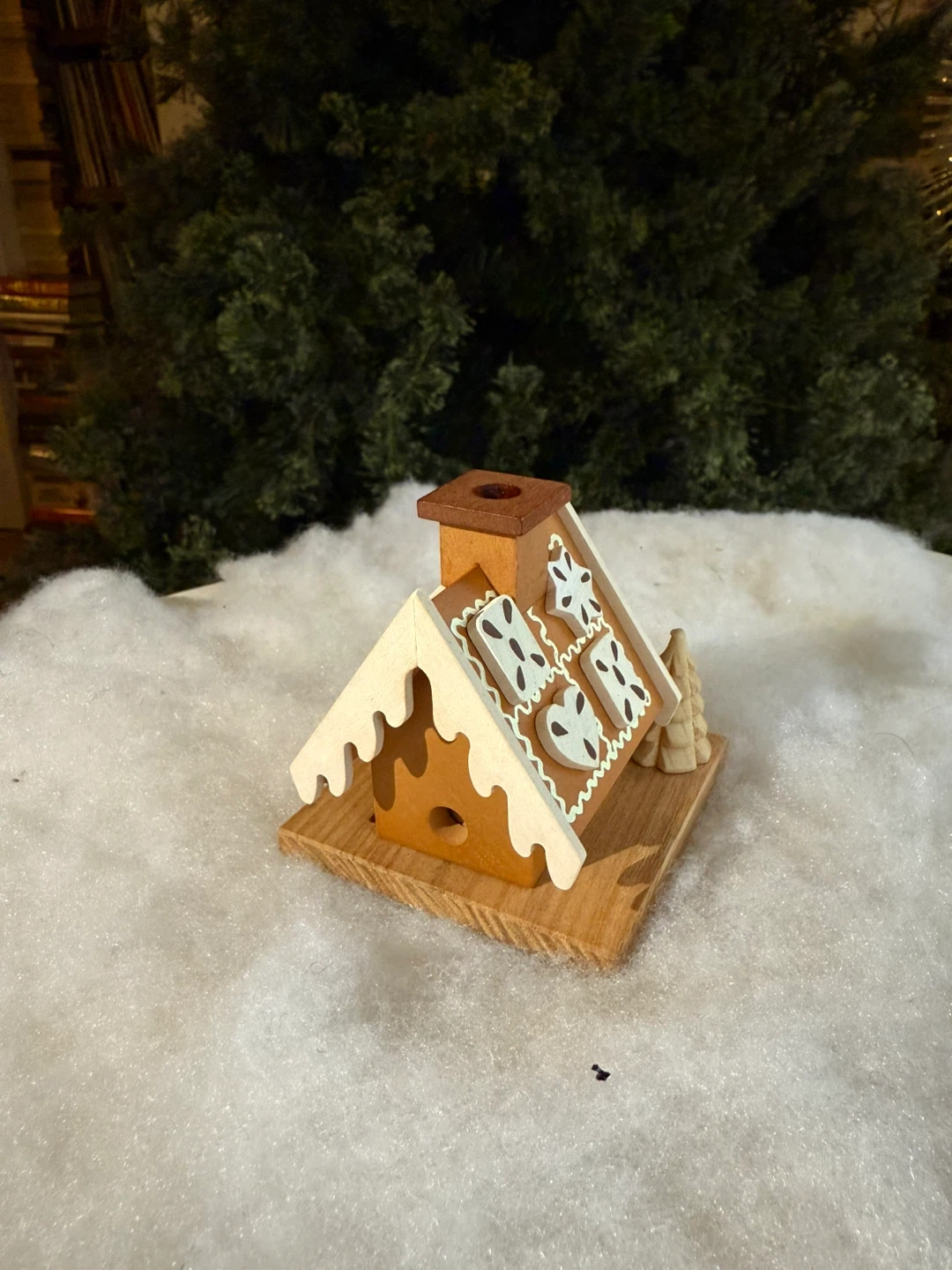 Tiny gingerbread house incense burner - photo 3