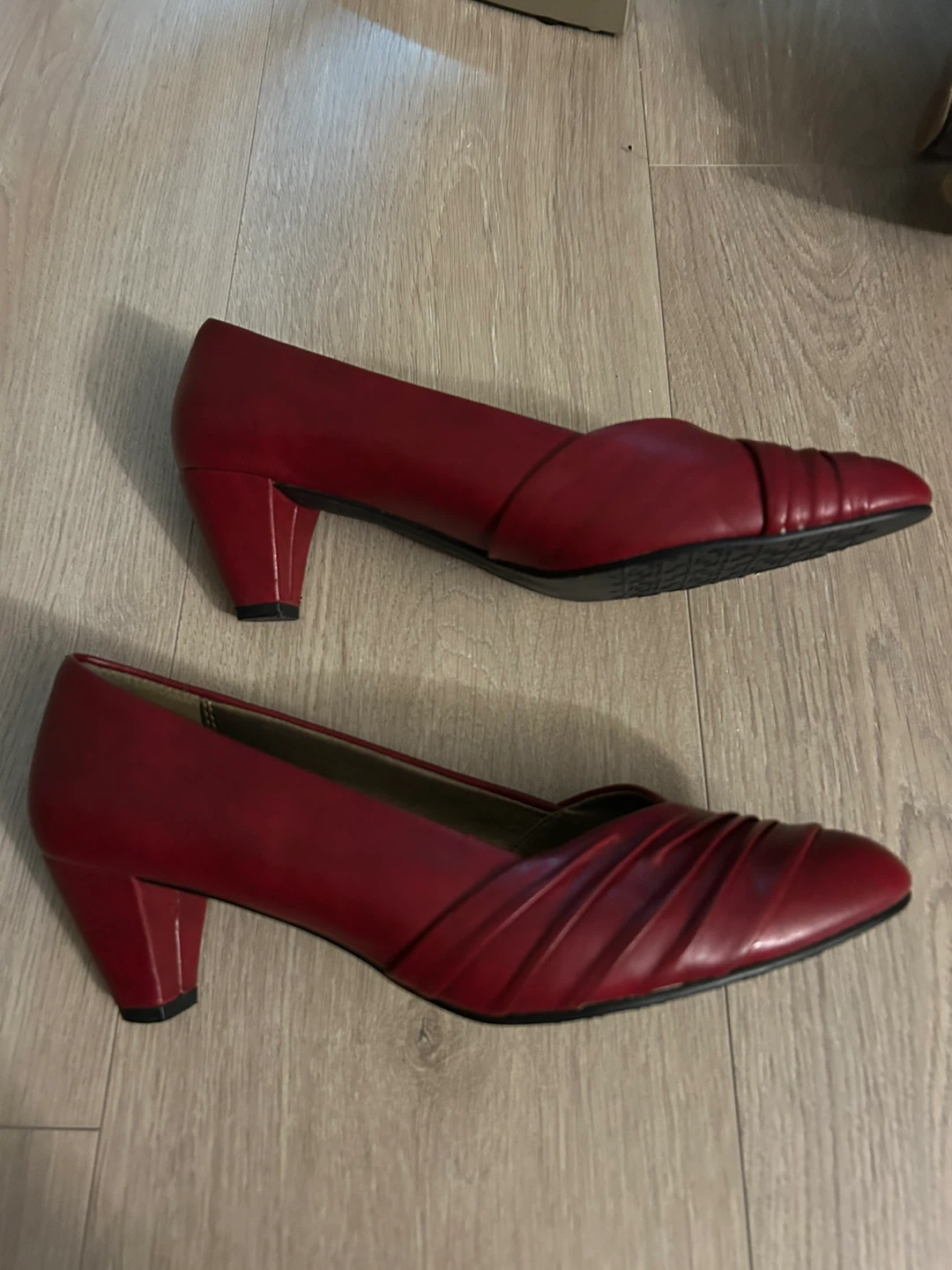 Hush Puppie Soft Style Red Heels - Size 7.5 - photo 3