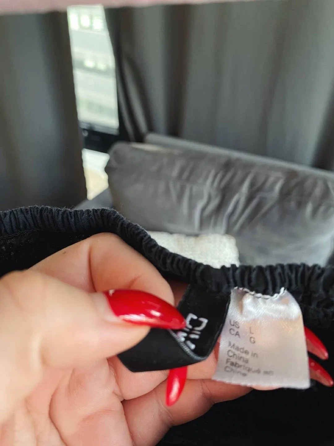 Puff square neck black top H&M size L image indicator(2)