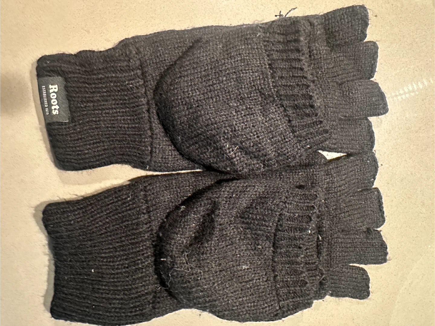 Roots black gloves - photo 2
