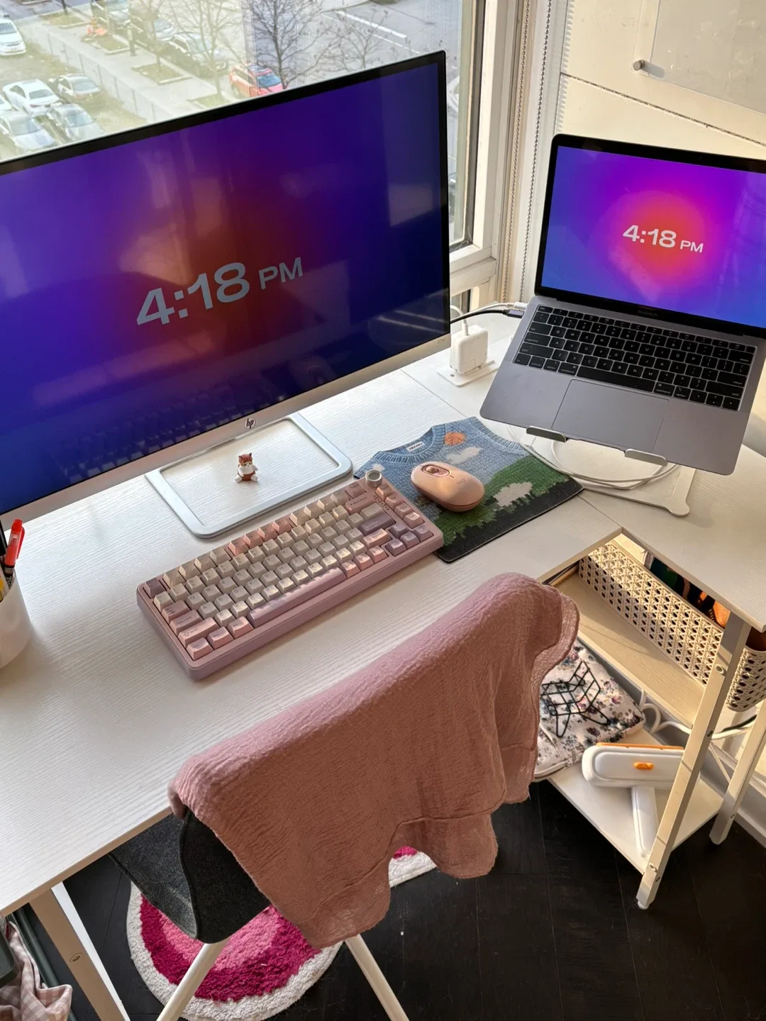 Computer desk with power outlets image indicator(3)