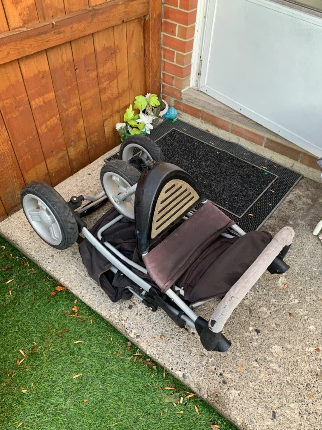 3-Wheel Baby Stroller - kids / toddlers / infants image indicator(8)