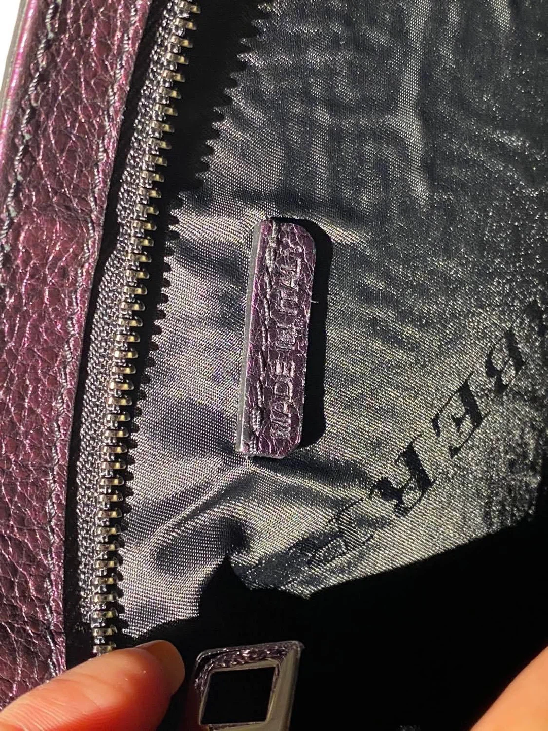 Authentic Burberry Leather Crossbody Bag - photo 2