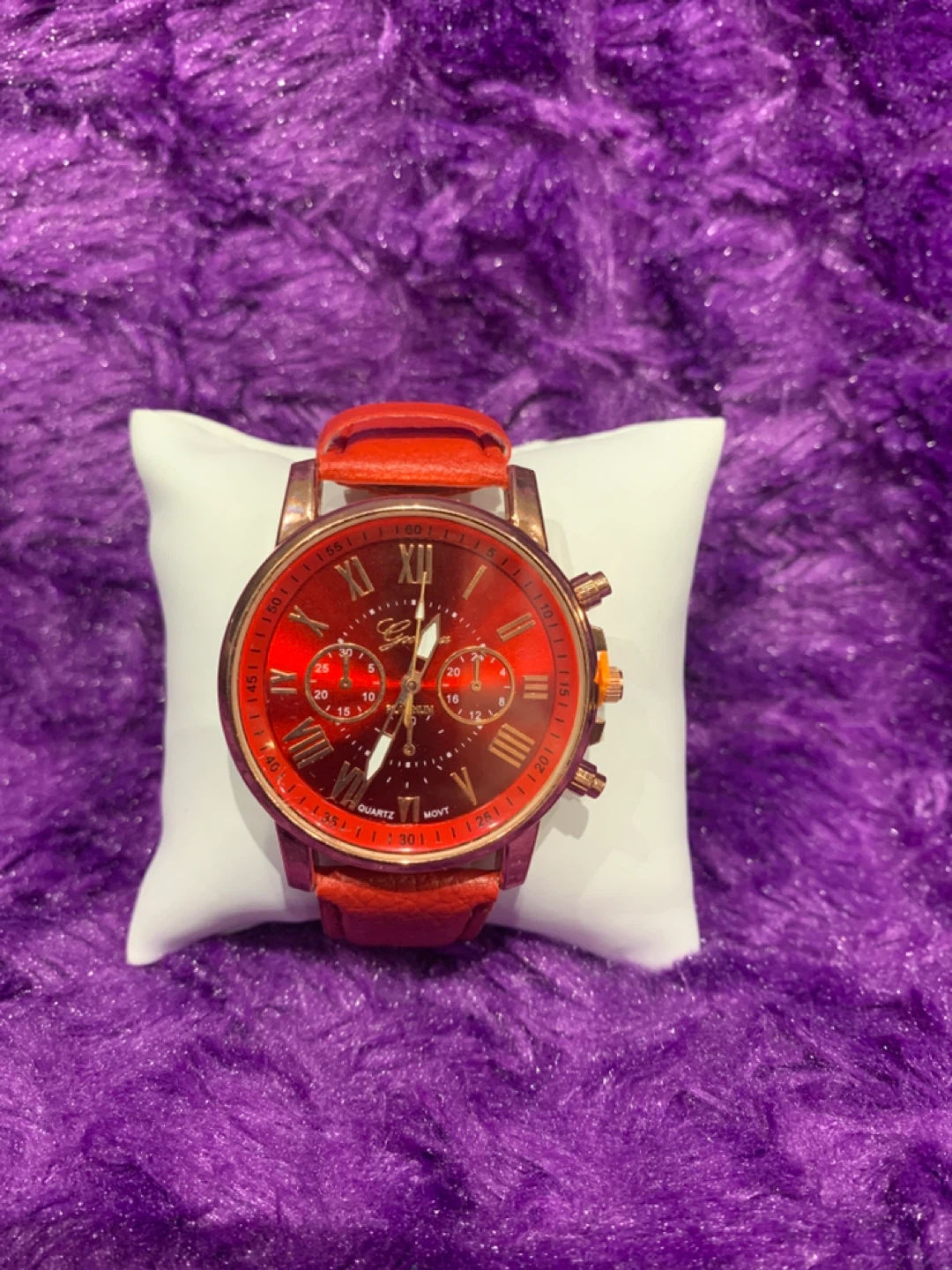 Quartz Red Wristwatch