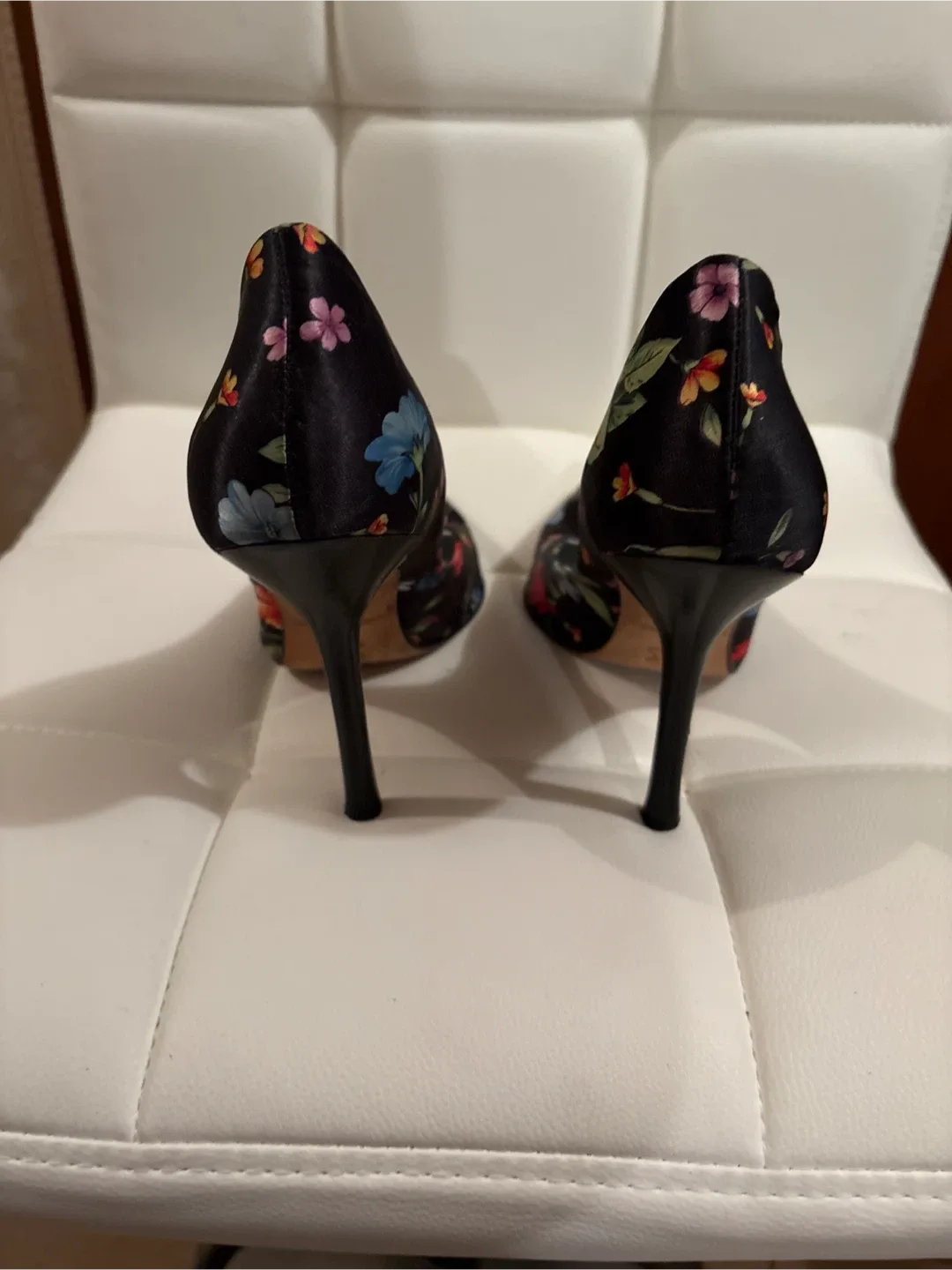 Guess Floral Print Heels size 8.5 image indicator(3)