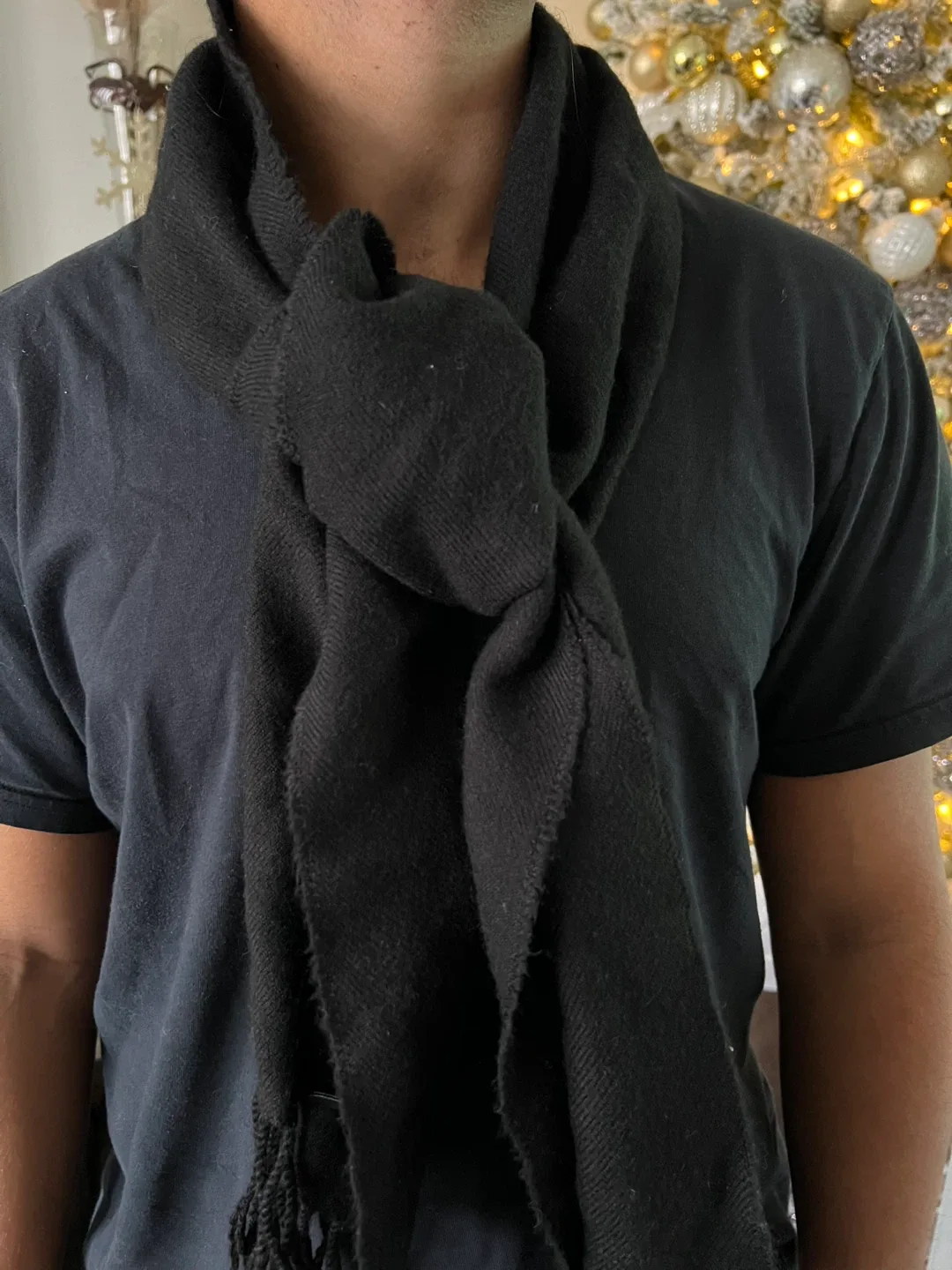 H&M Black Scarf image indicator(2)