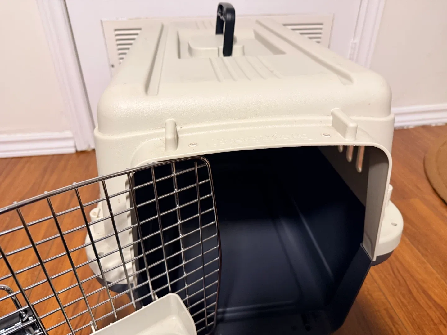 Essentials Pet Carrier image indicator(3)