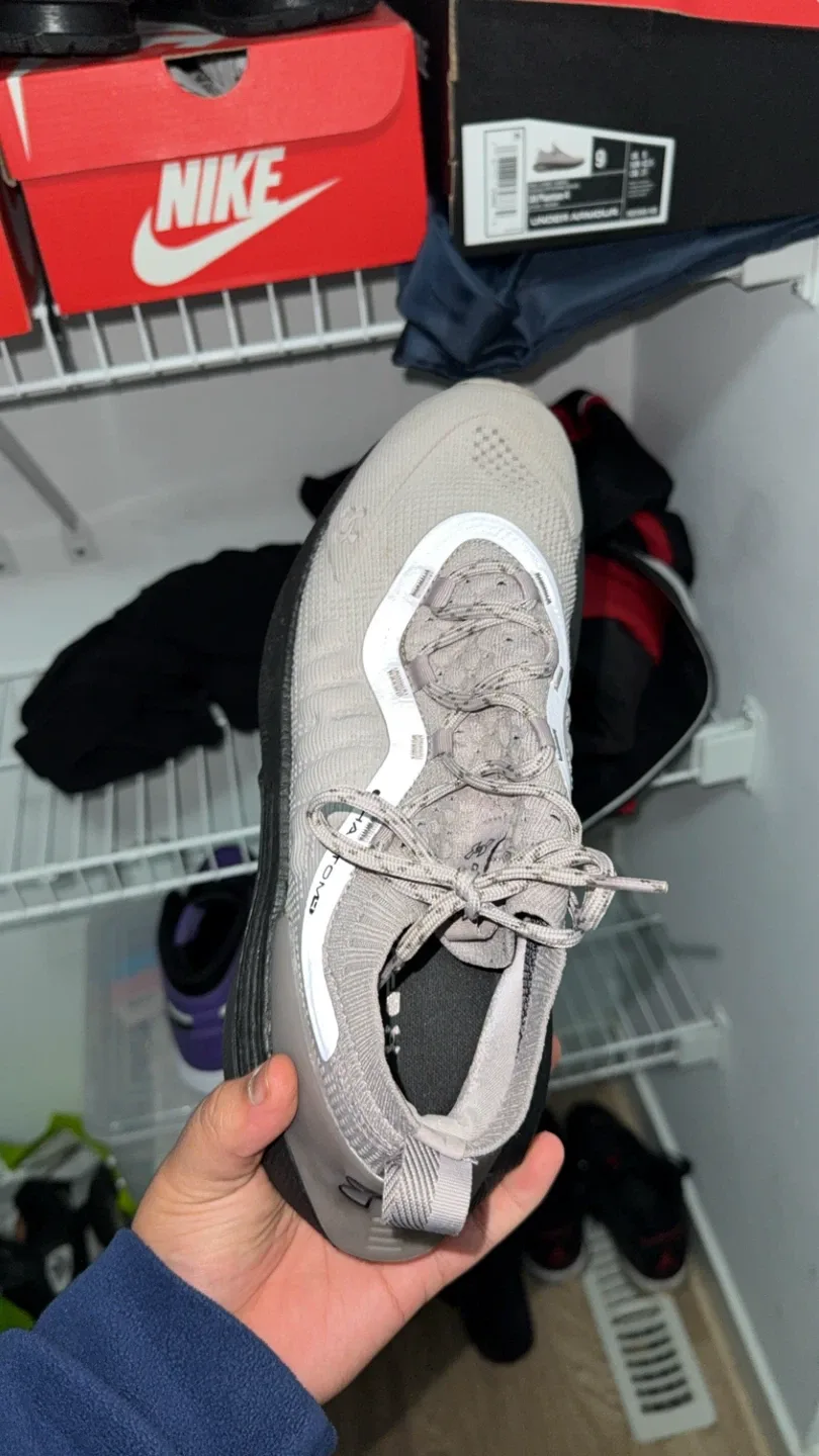 Under Armour UA Phantom 4 Running Shoes - Size 9 image indicator(4)