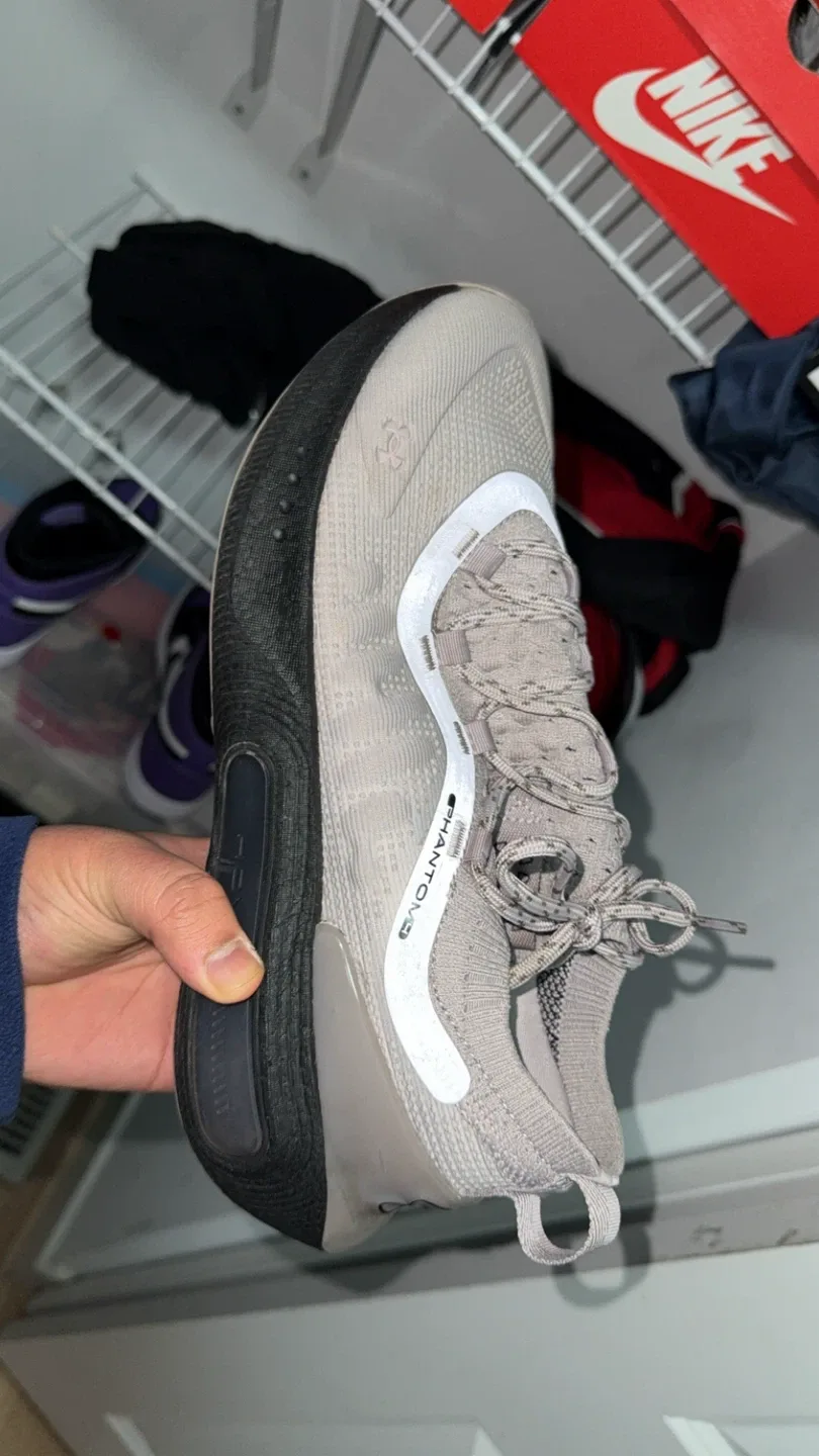 Under Armour UA Phantom 4 Running Shoes - Size 9 image indicator(2)