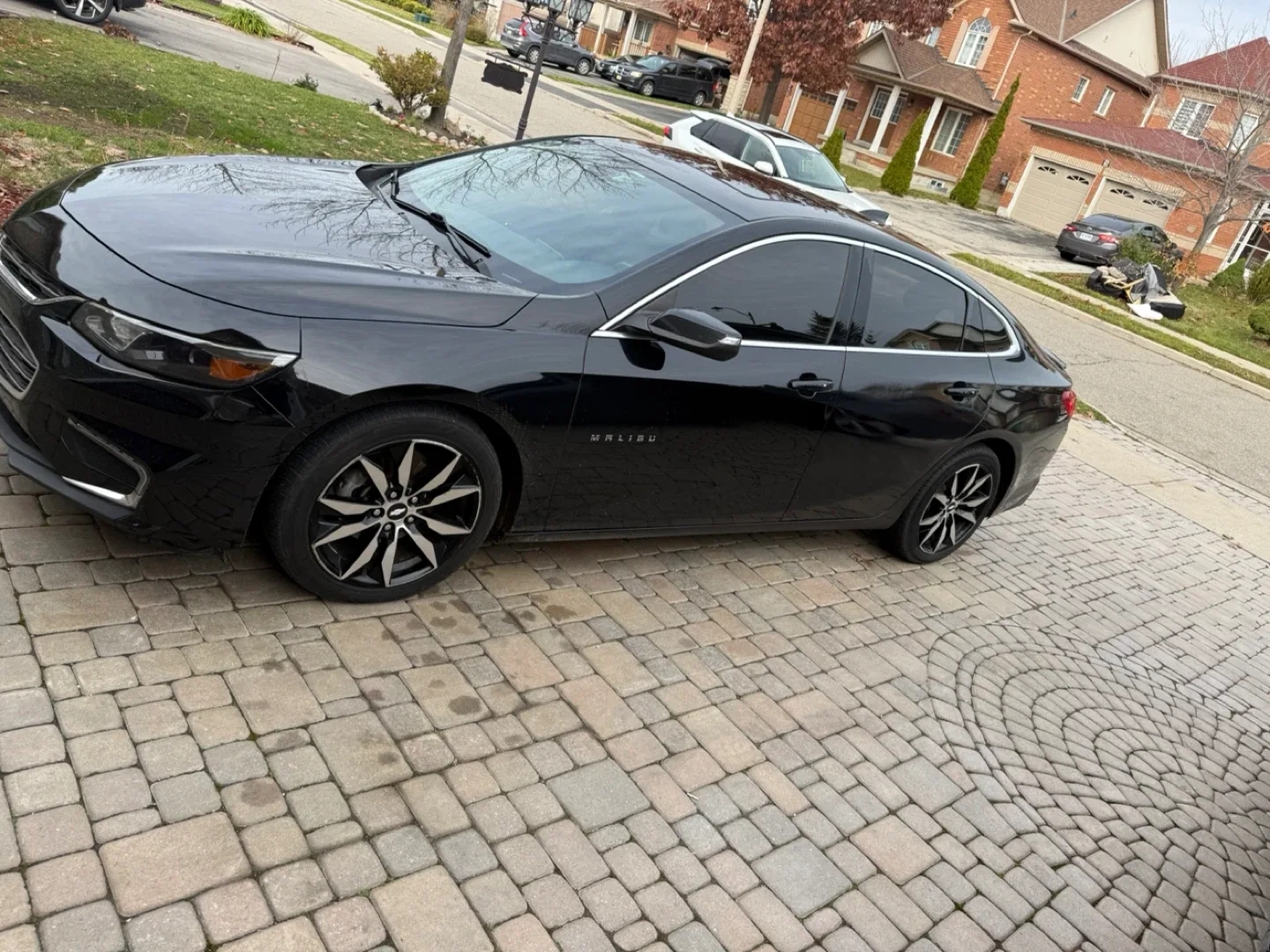 Black Chevrolet Malibu 2018 image indicator(10)