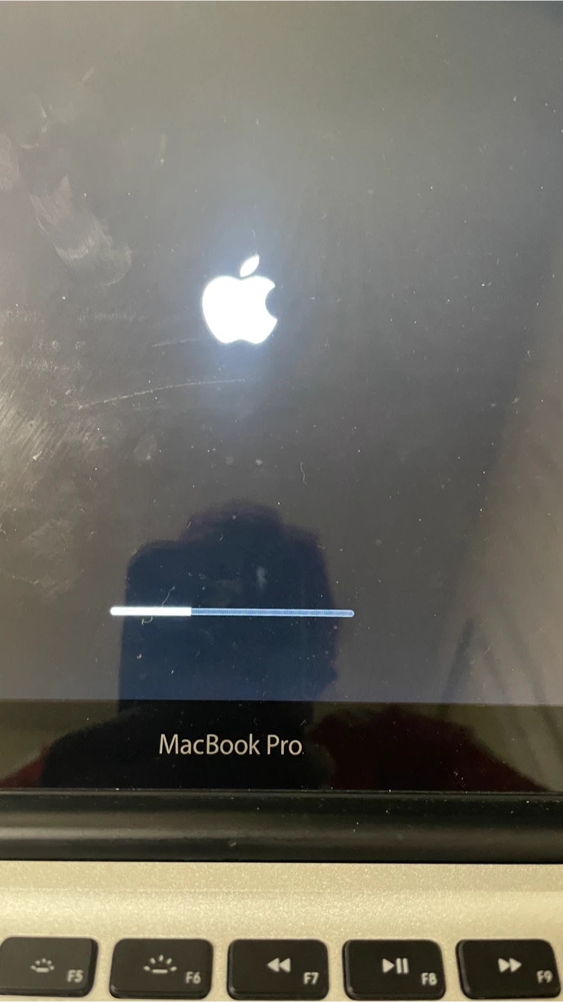 Apple MacBook Pro - photo 2